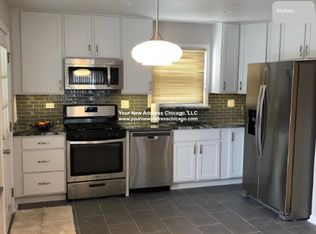 220 N Hale Ave, Bartlett, IL 60103