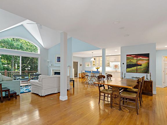 3rd image of 15 Berrywood Court