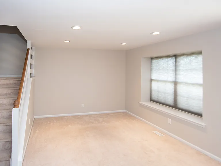 652 Longwood Rd — Photo 5