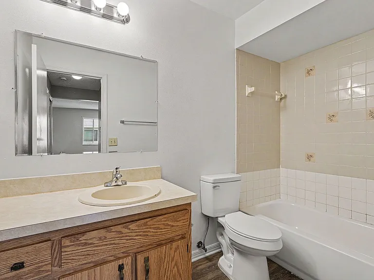 2280-2286 Fox Hollow Dr — Photo 16