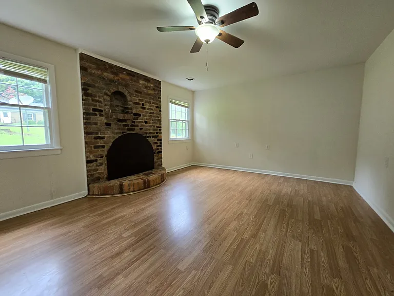 119 Monterey Ln — Photo 12