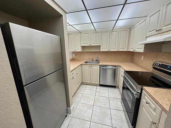 4th image of 6930 Miami Gardens Dr #1-303