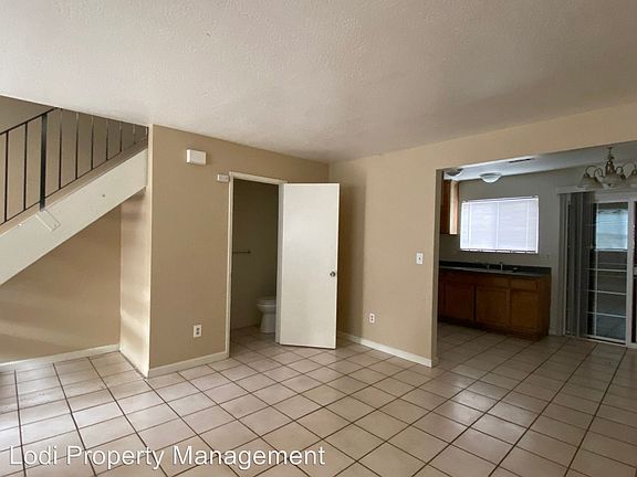 3rd image of 328 E Elm St APT 6