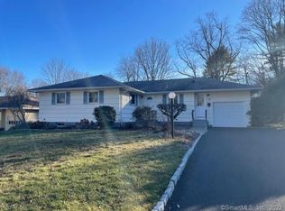 15 Tanglewood Rd, West Hartford, CT 06117