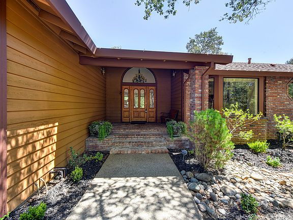 4th image of 2831 Carlson Dr