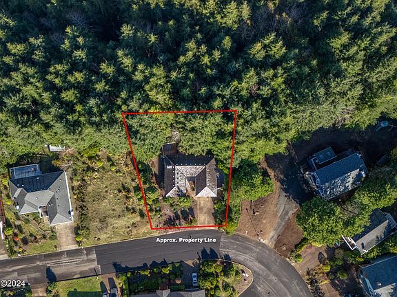 5th image of 1130 NE Lakewood Dr