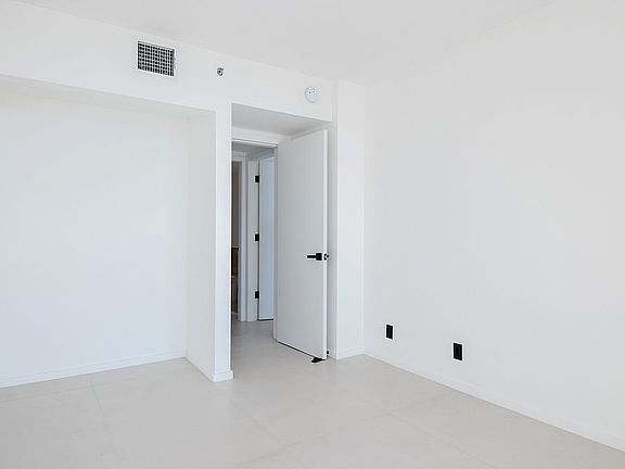5th image of 1000 Island Blvd #2507