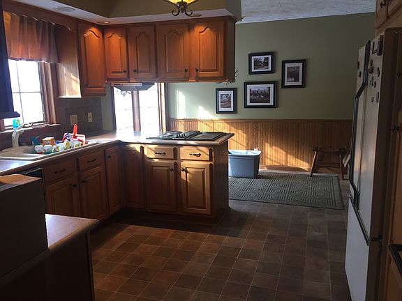 Kitchen and breakfast nook