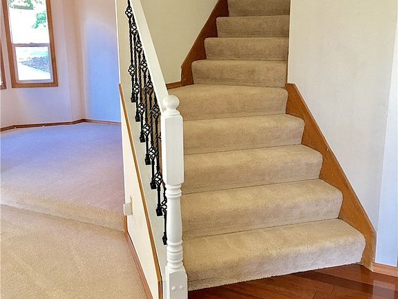 4th image of 11015 207th Avenue Ct E