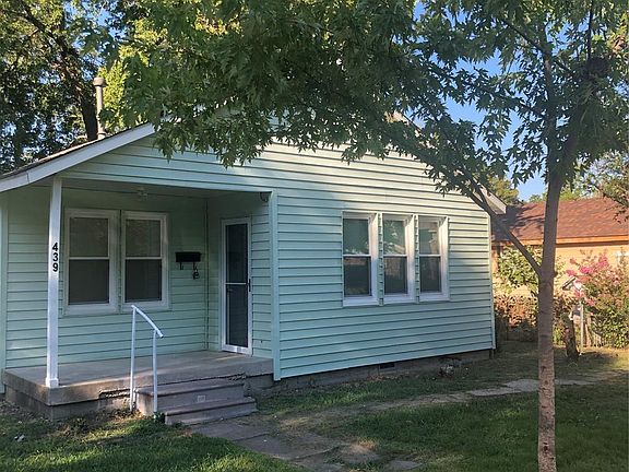 3rd image of 439 E Oak St