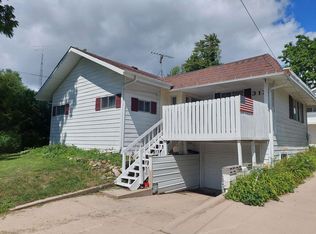 313 S Hackett Rd, Waterloo, IA 50701