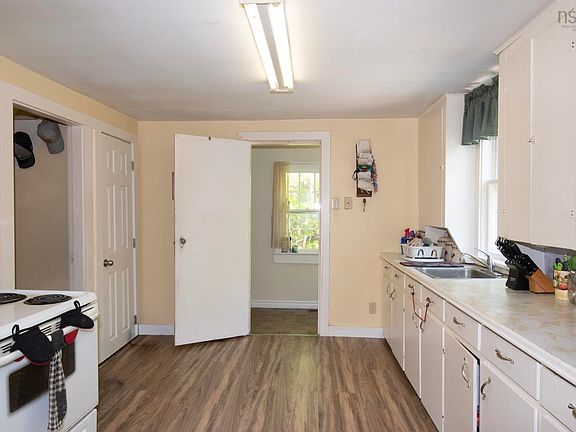 4th image of 159 King St