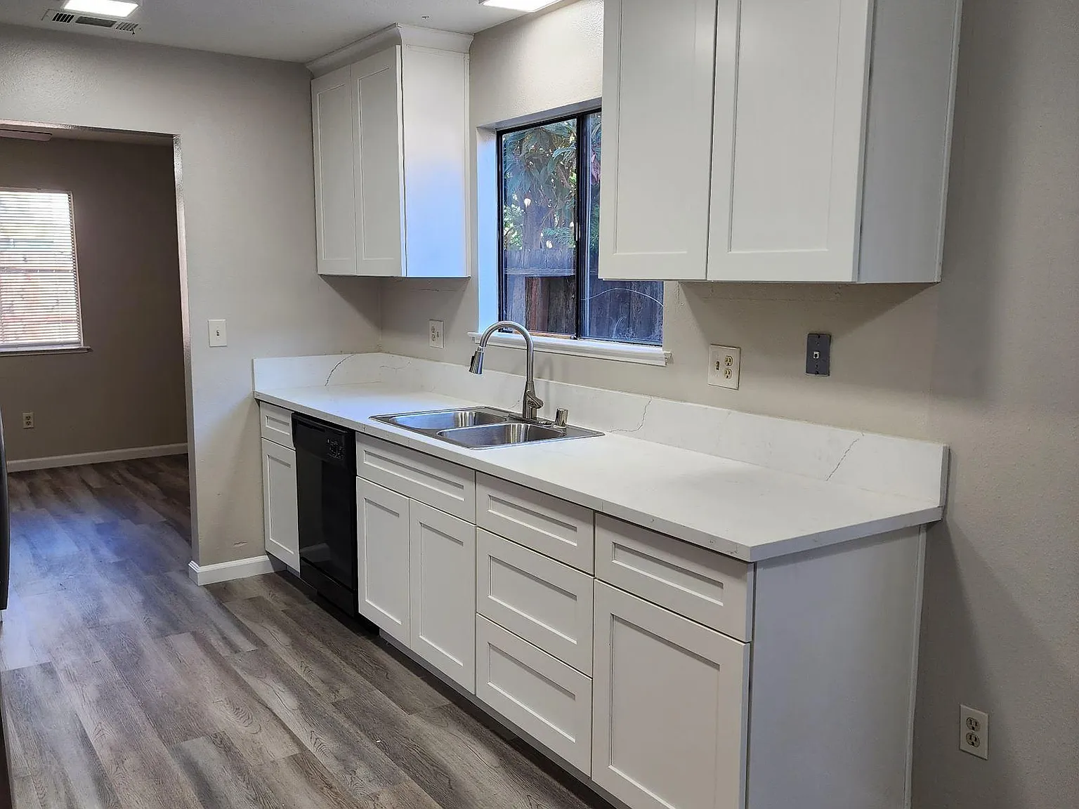 3 bed, 1467 sqft, $2,495 — Photo 4