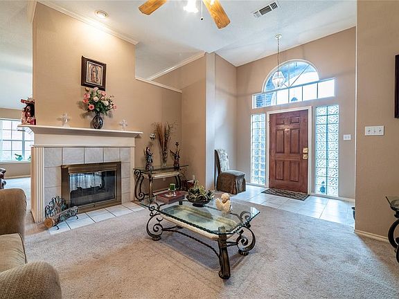4th image of 215 Parkmead Ct