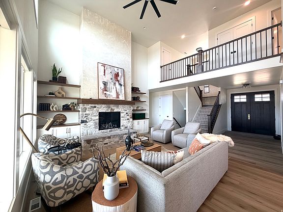 4th image of 521 E Gilmour St #121