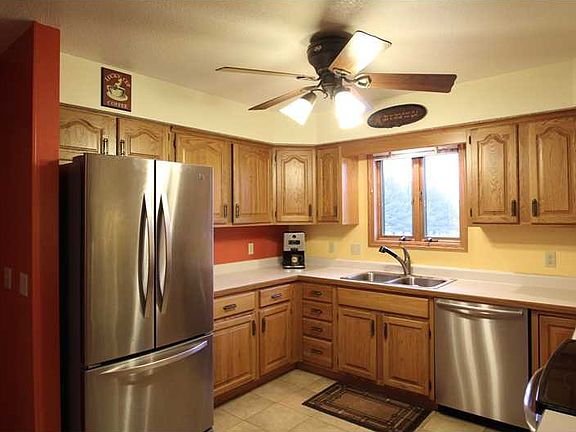 4th image of 3162 Valley Dr NE