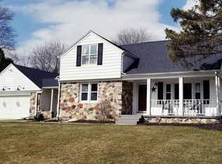 16640 Ridgeview Dr, Brookfield, WI 53005