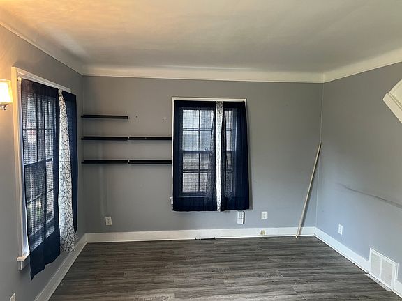 3rd image of 1981 Roslyn Rd #3