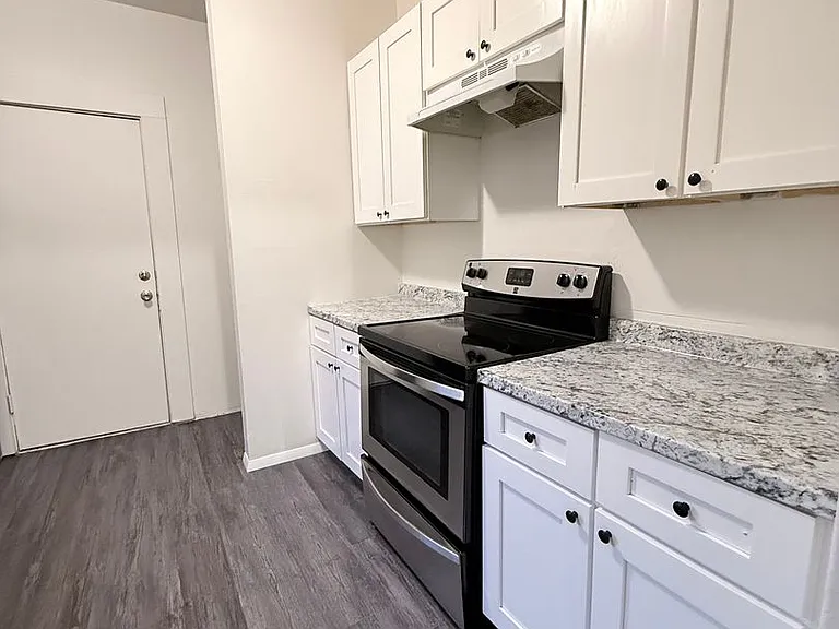 1216 E Pierce St — Photo 8