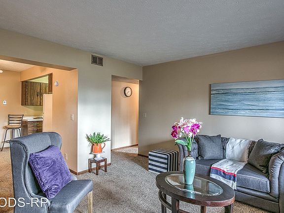 3rd image of 13122 N St APT 6