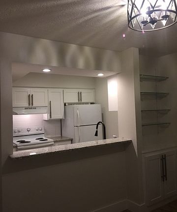 2nd image of 2811 Woodbury Dr
