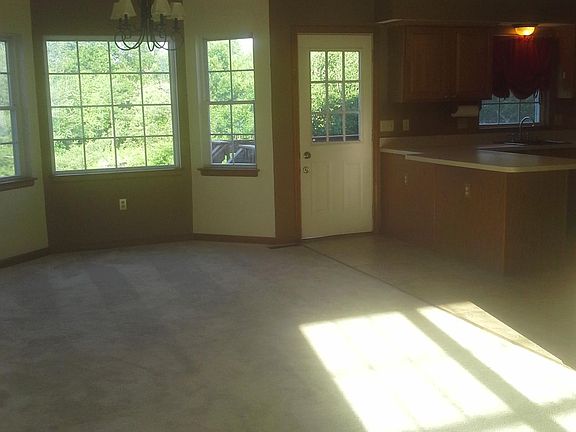 3rd image of 11 Pheasant Hill Dr