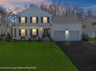 37 Nottingham Dr, Eatontown, NJ 07724