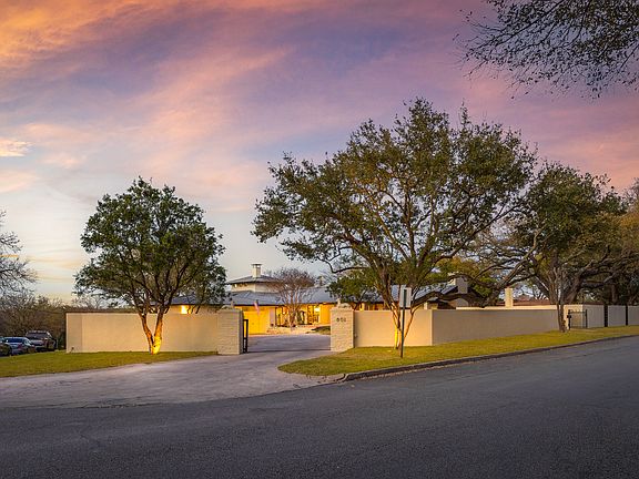 4th image of 801 Ivy Ln