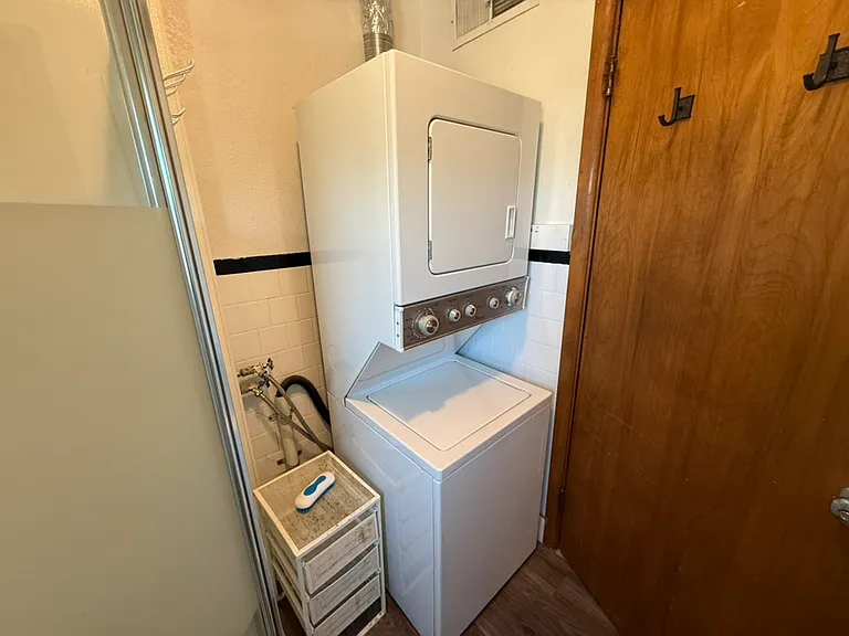 1850 Avoca St #2 — Photo 7