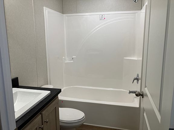 2nd image of 1162 Crestwood Drive Cres #1162