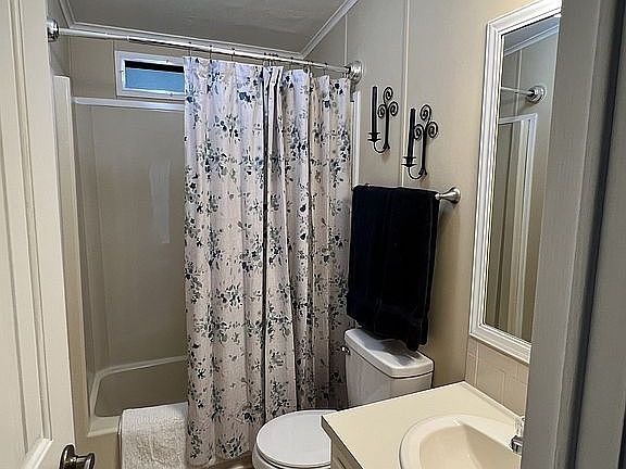 3rd image of 6253 Santa Fe Dr