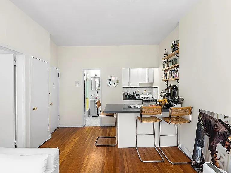 68 Perry St #4-F — Photo 3