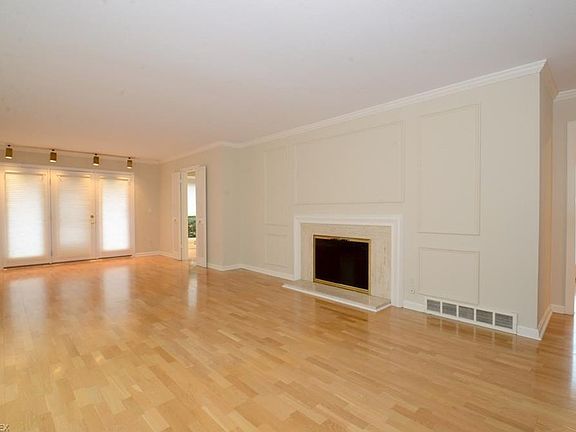 4th image of 5288 Chickadee Ln