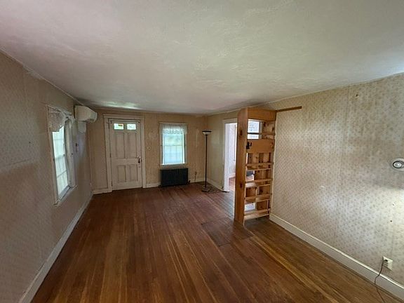 3rd image of 203 Willow St