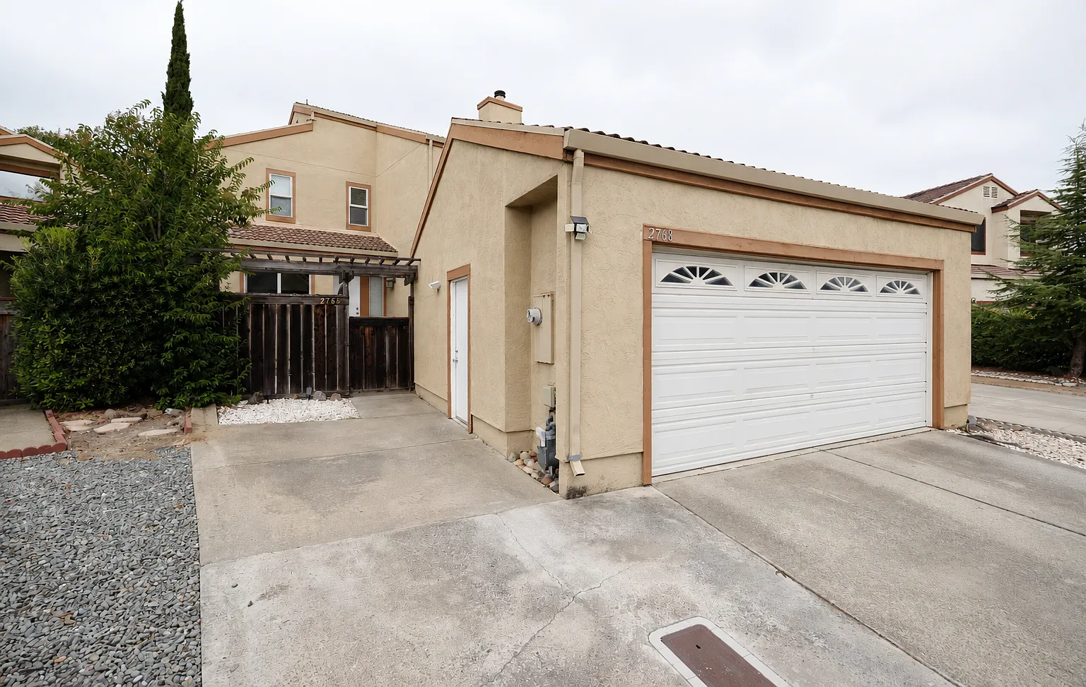 3 bed, 2.5 bath, 2168 sqft, $4,200 — Photo 1