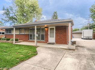 32436 Saint Annes Dr, Warren, MI 48092