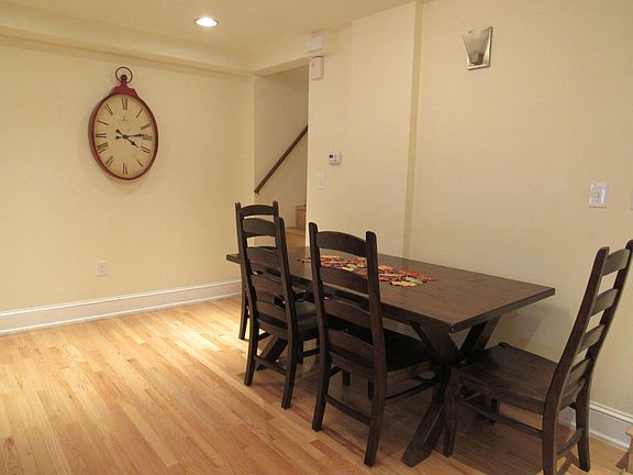 4th image of 110 Roxborough Ave