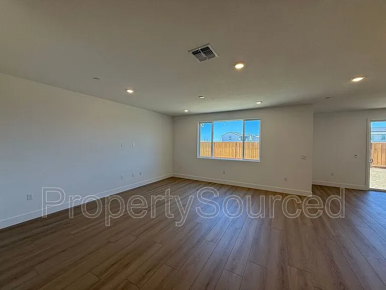 1336 N Martorella Ave — Photo 7