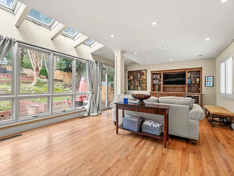 525 Spring Valley Rd NW — Photo 9