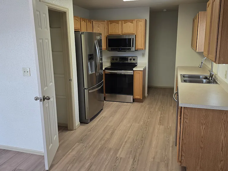 443 Pear Ln — Photo 17