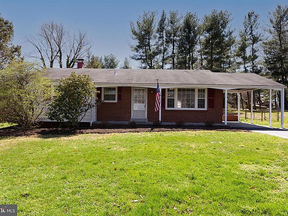 2nd image of 4 Cinnamon Fern Rd