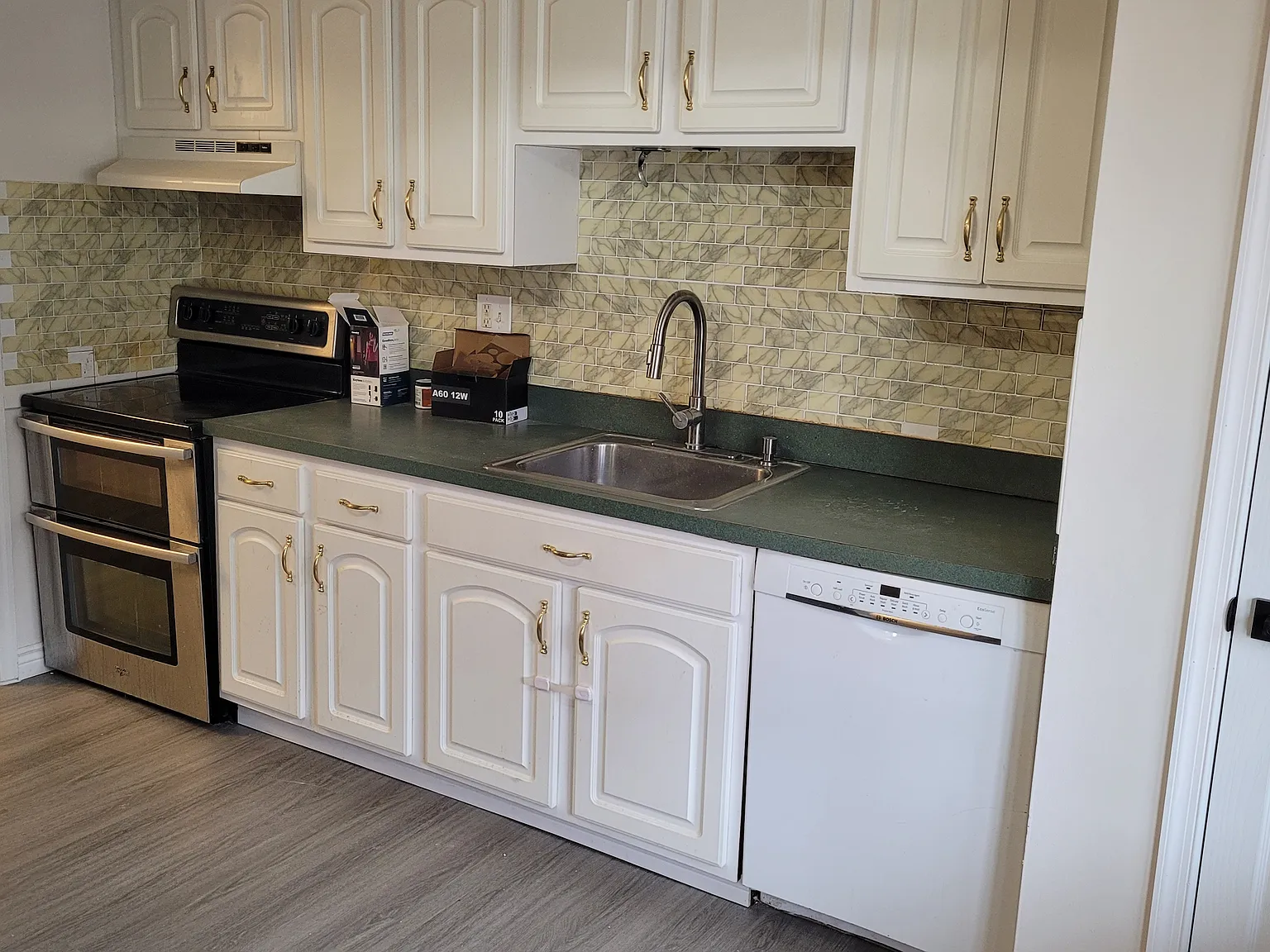 3 bed, 2.5 bath, 2200 sqft, $2,345 — Photo 3