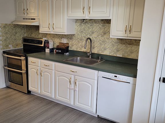 3rd image of 5410 Pinehurst Dr