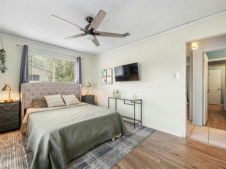 2523 E Stassney Ln — Photo 14