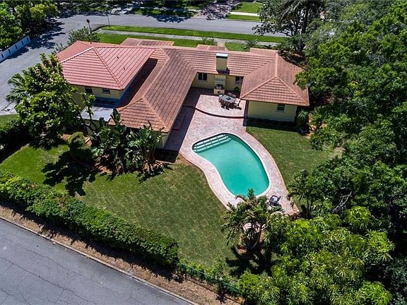 2nd image of 230 Bandera Way NE
