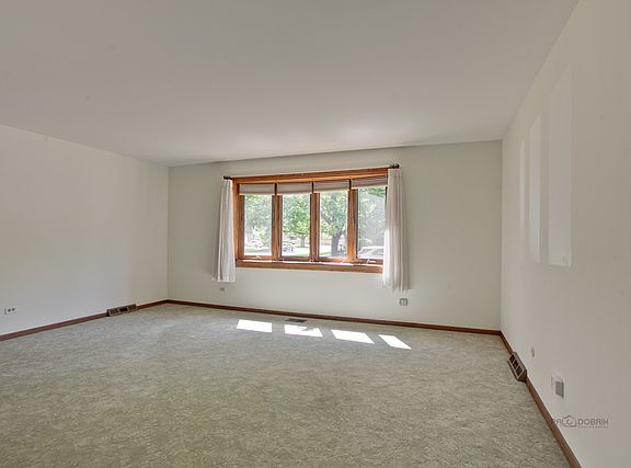 4th image of 303 N Catino Ct