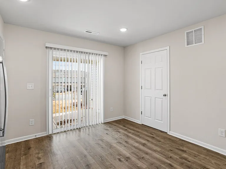 1009 Peony Ln — Photo 12