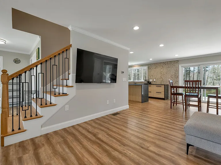 40 Mary Ann Ave — Photo 30