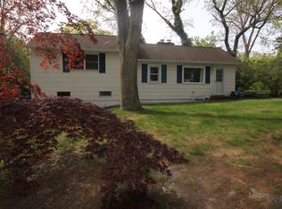 4 Hillcrest Rd, Rocky Point, NY 11778