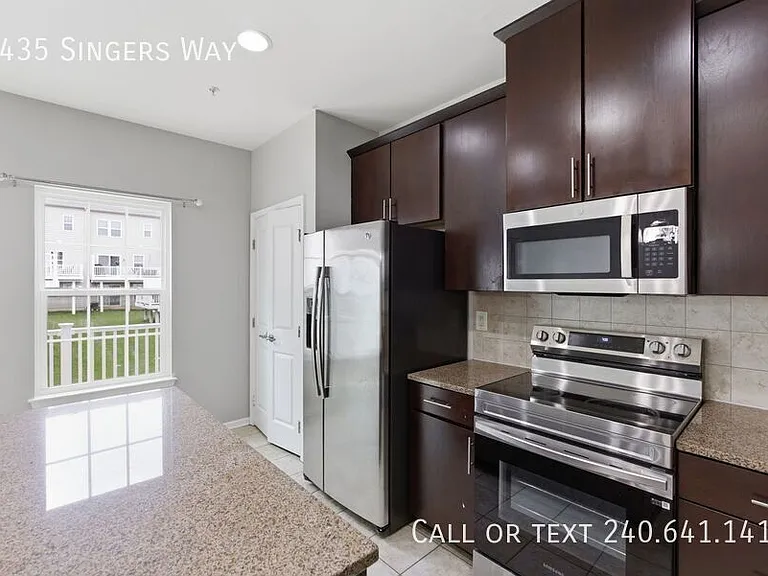 7435 Singers Way — Photo 6